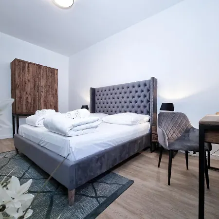 Alpha Apartment *