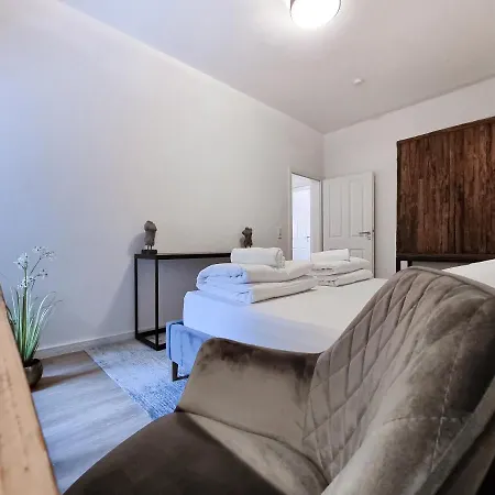 Alpha Apartment *